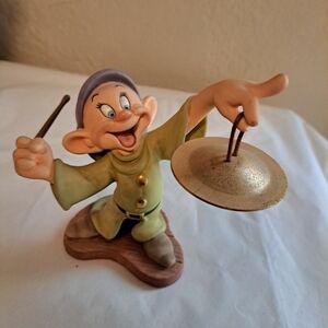 WDDC Walt Disney  Classic  Collection Vintage Dopey with cymbal